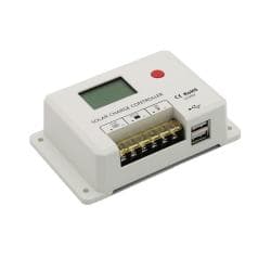 1× Regulador Solar PWM 20A 12/24V con pantalla LCD y salidas USB